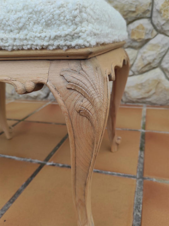 Gran banqueta madera castaño tapizado rizo blanco (108 cm)