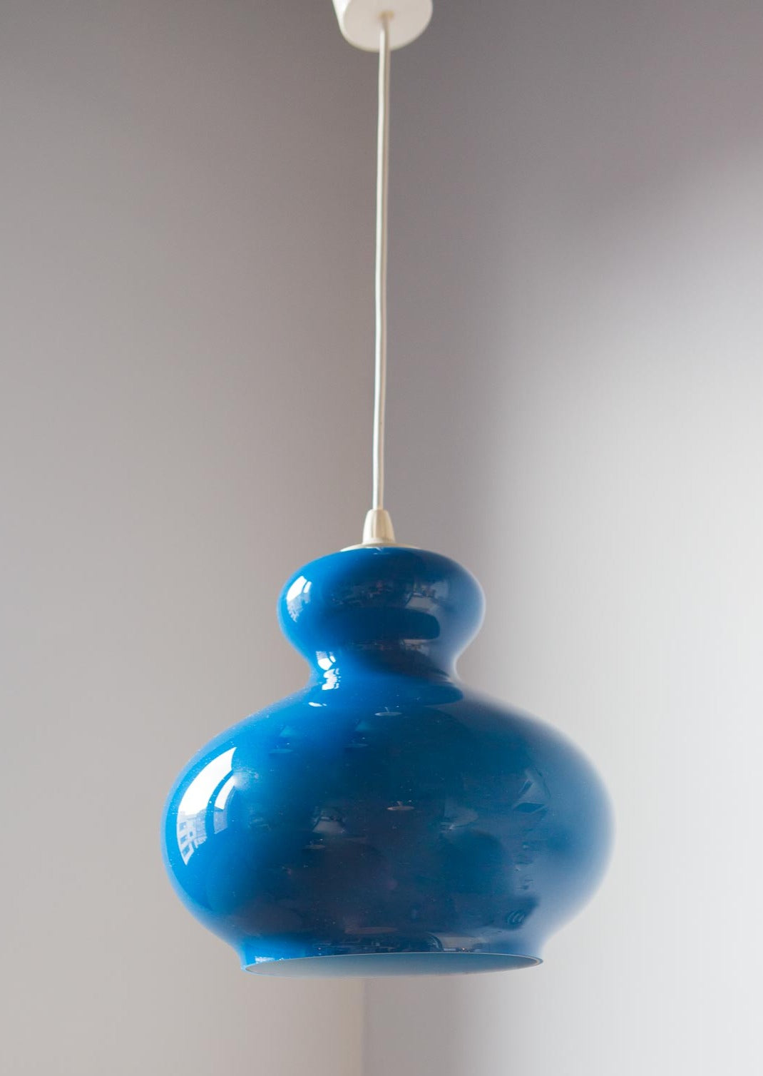 Lámpara opalina azul vintage años 60 (VENDIDO)