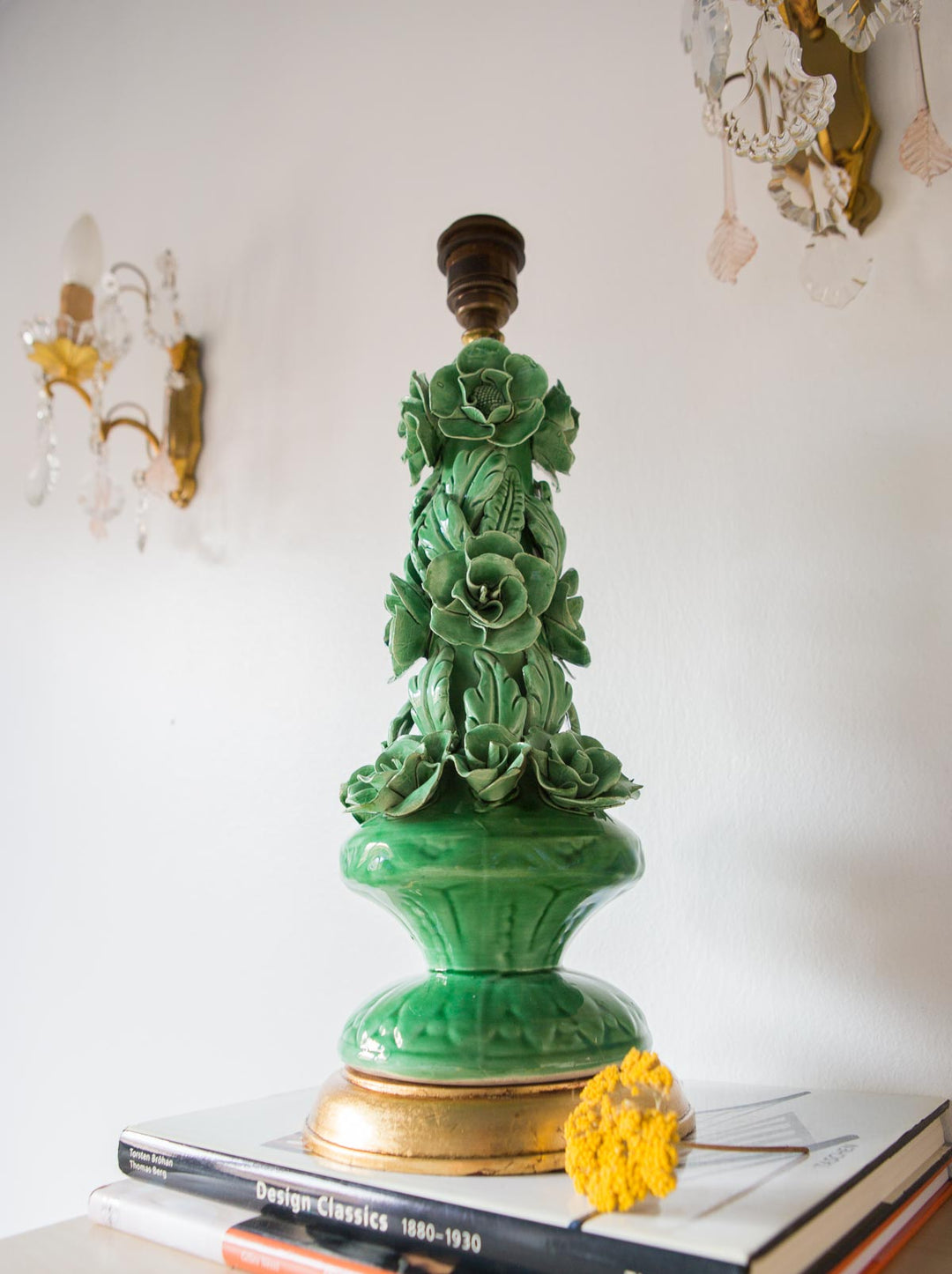 Lámpara de mesa verde flores loza Manises (VENDIDA)