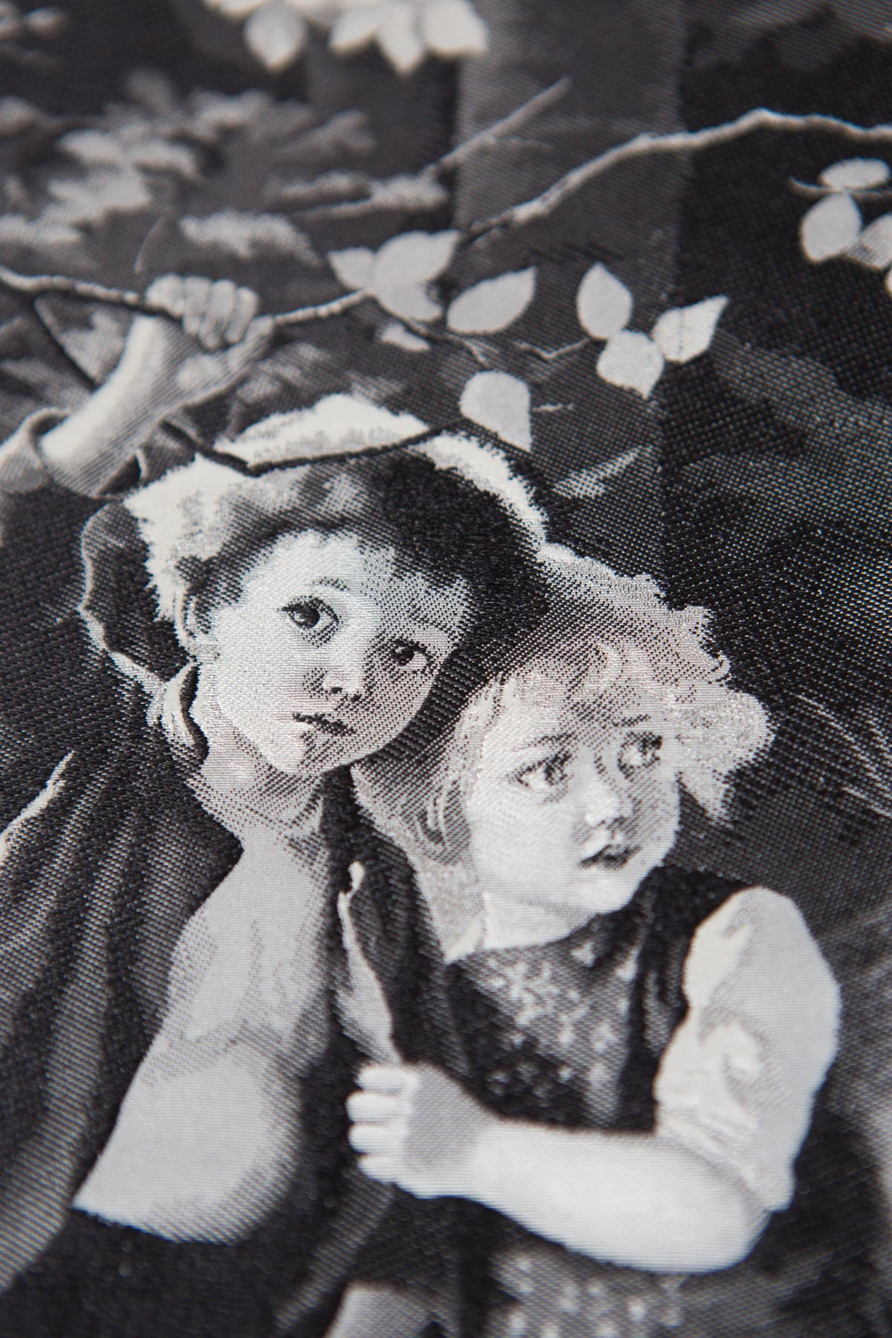 Cuadro seda con niños 1890-1910 (VENDIDO)