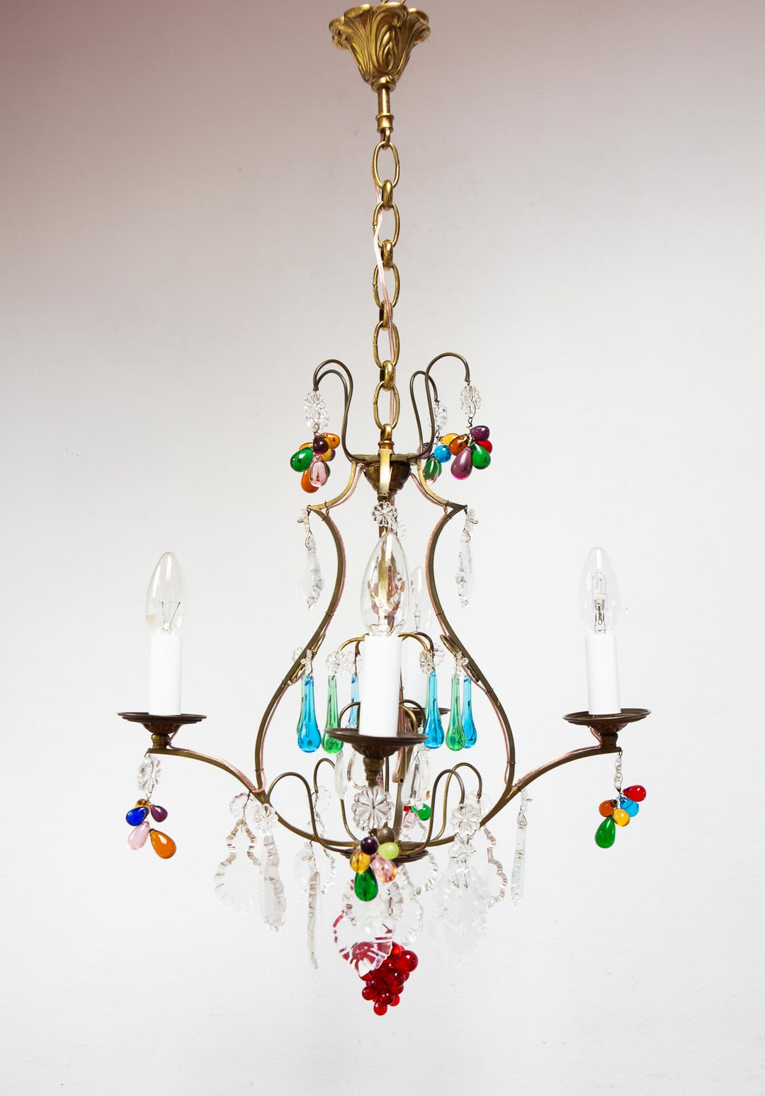 Chandelier francés bronce con cristales colores c. 1950/60s (47 cm)