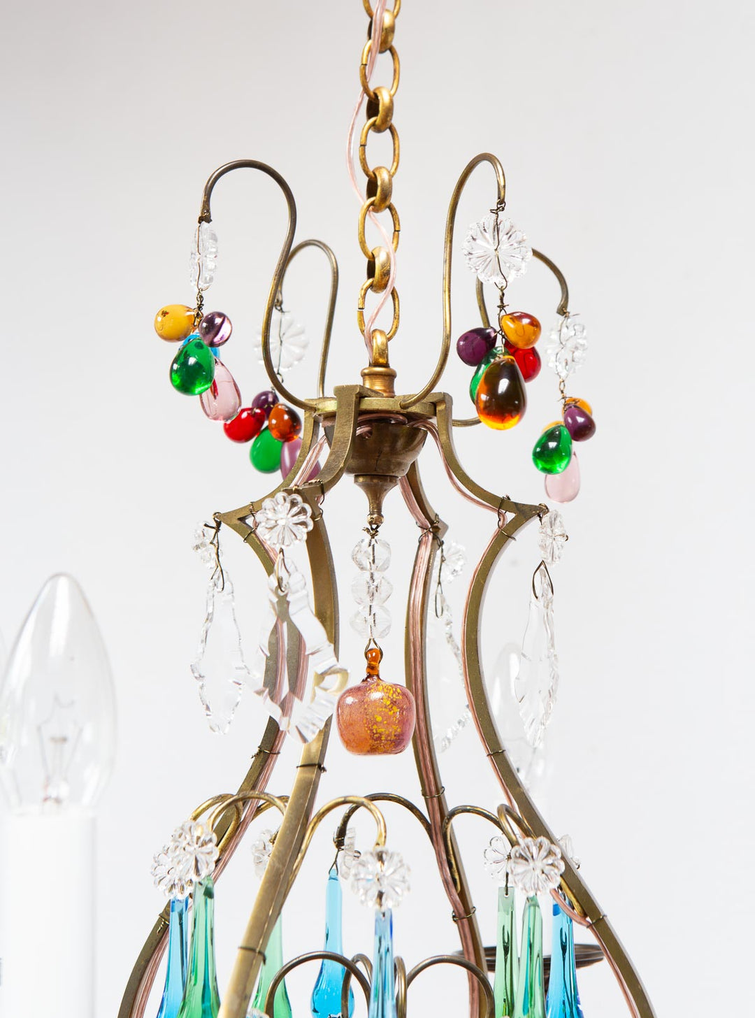 Chandelier francés bronce con cristales colores c. 1950/60s (47 cm)