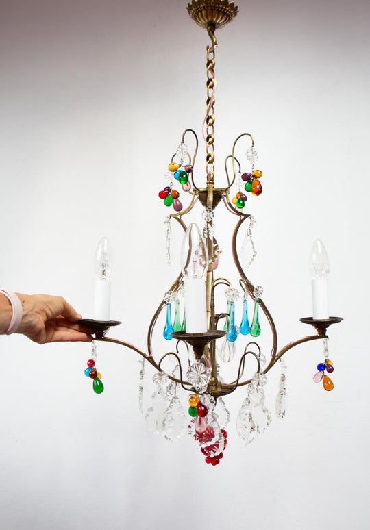 Chandelier francés bronce con cristales colores c. 1950/60s (47 cm)