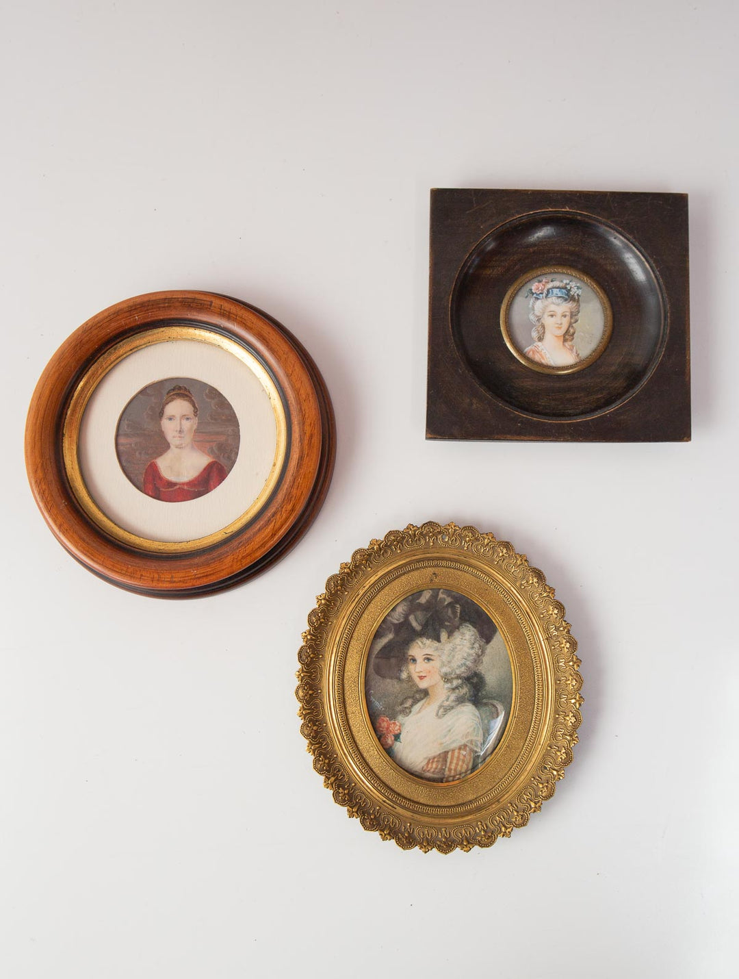 Retrato femenino según Gainsborough, miniatura francesa firmada A. Carmier