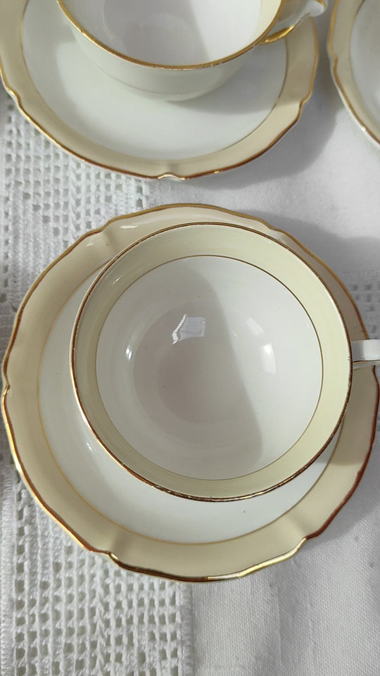 Juego café té para 12 loza francesa beige y dorado c. 1960s (27 PIEZAS)