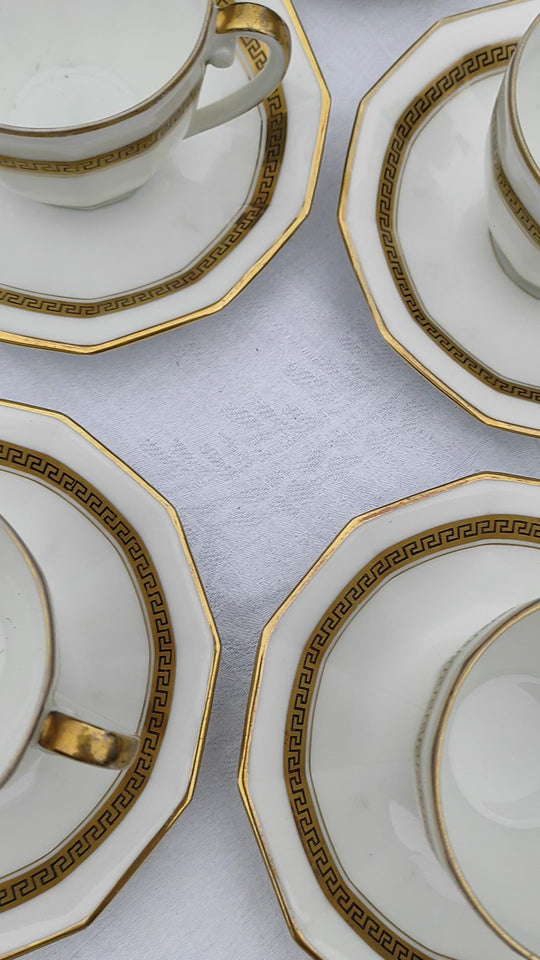 Juego de café PARA 8 porcelana Limoges filo dorado greca clásica (19 PIEZAS)