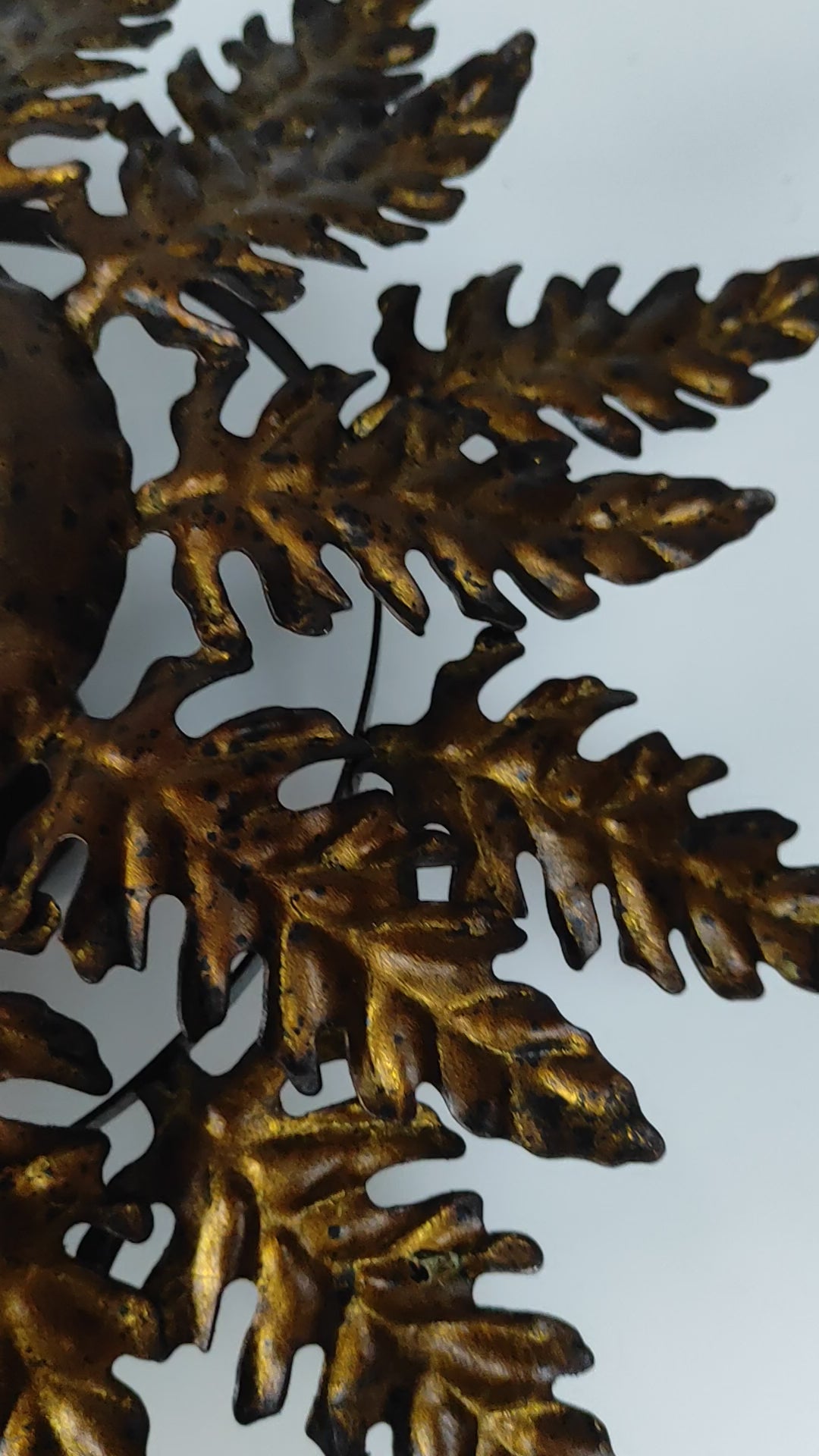 Plafón estilo sol hojas metal dorado c. 1960 (36 cm)