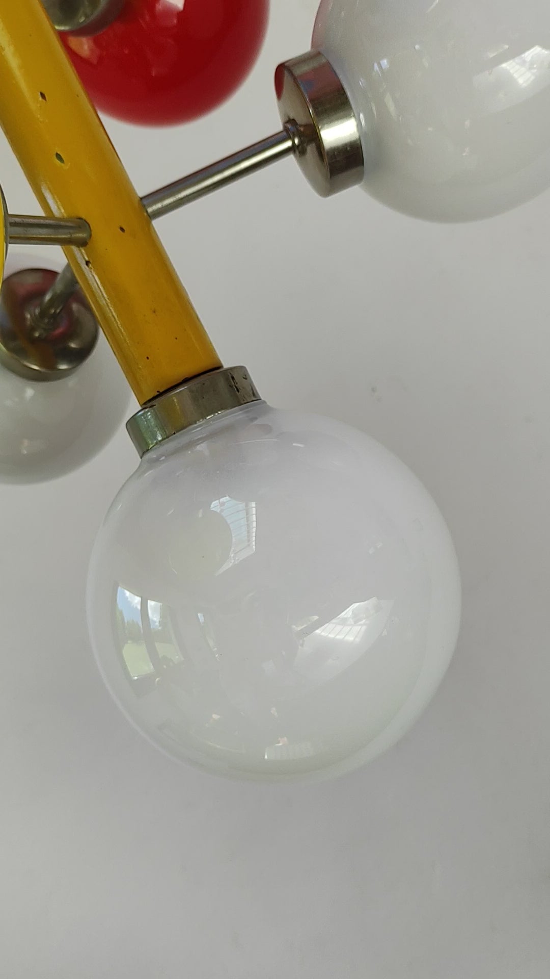 lampara techo space age metal amarillo bolas opalina colores