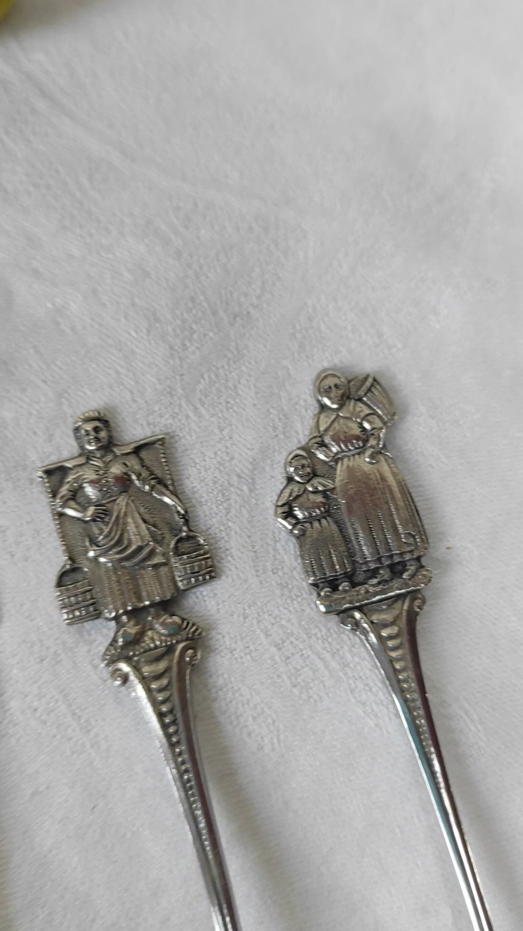 Juego 12 antiguas cucharillas de plata suecas con personajes y molinos c. 1920/30
