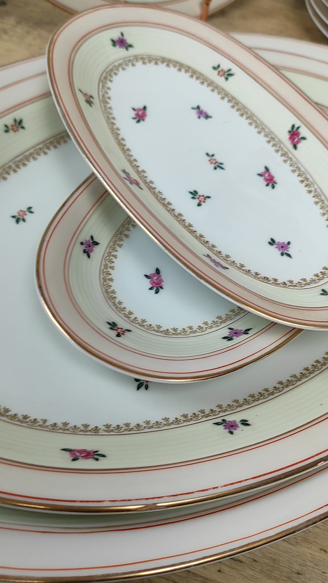Antigua vajilla francesa porcelana Limoges Charles Haviland florecillas c. 1940s (62 PIEZAS)