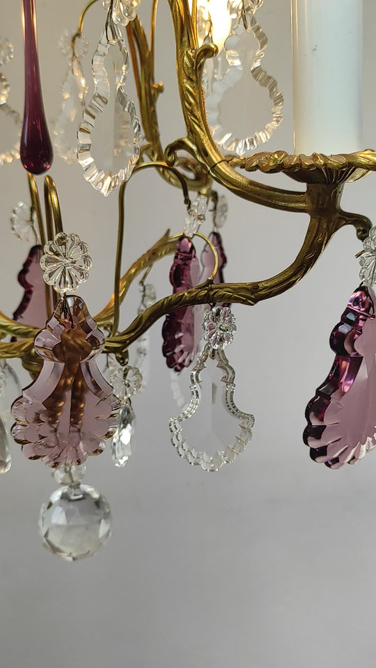 Chandelier francés bronce con cristales violetas c. 1970s (37 cm)