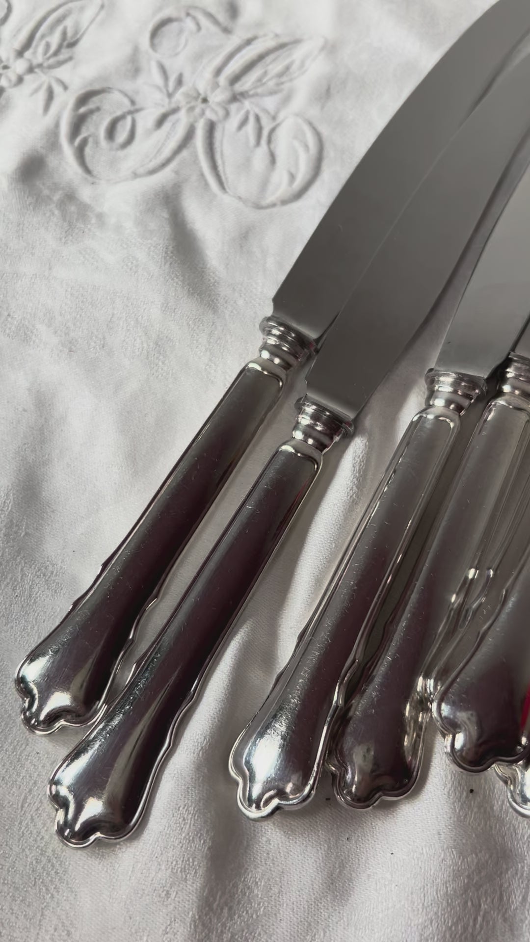Juego 12 cuchillos ENTRANTES suecos GAB Chippendale metal baño plata