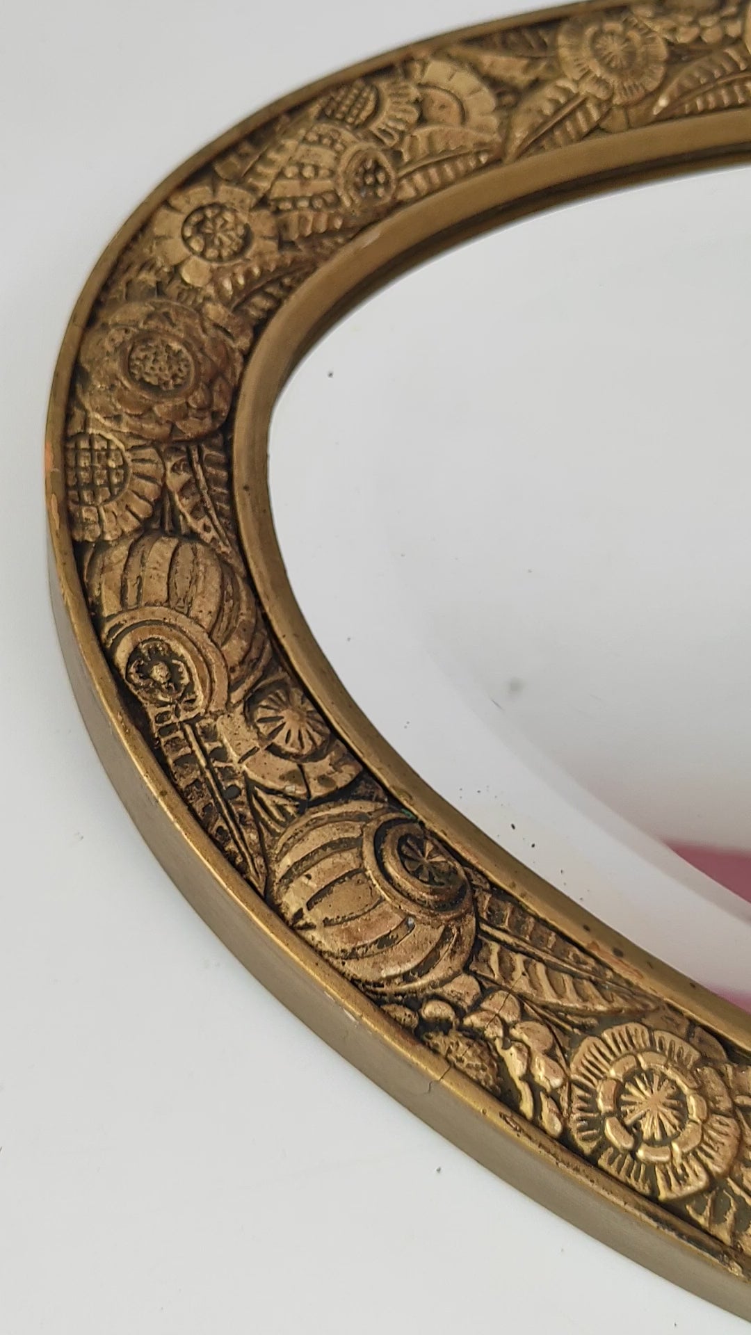 Espejo dorado francés ovalado estilo art decó c. 1940/50s (74,5*41 cm)