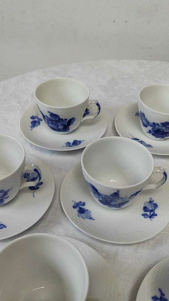 Juego de tazas moka porcelana danesa Royal Copenhagen "Blå Blomst" (10 SERVICIOS)
