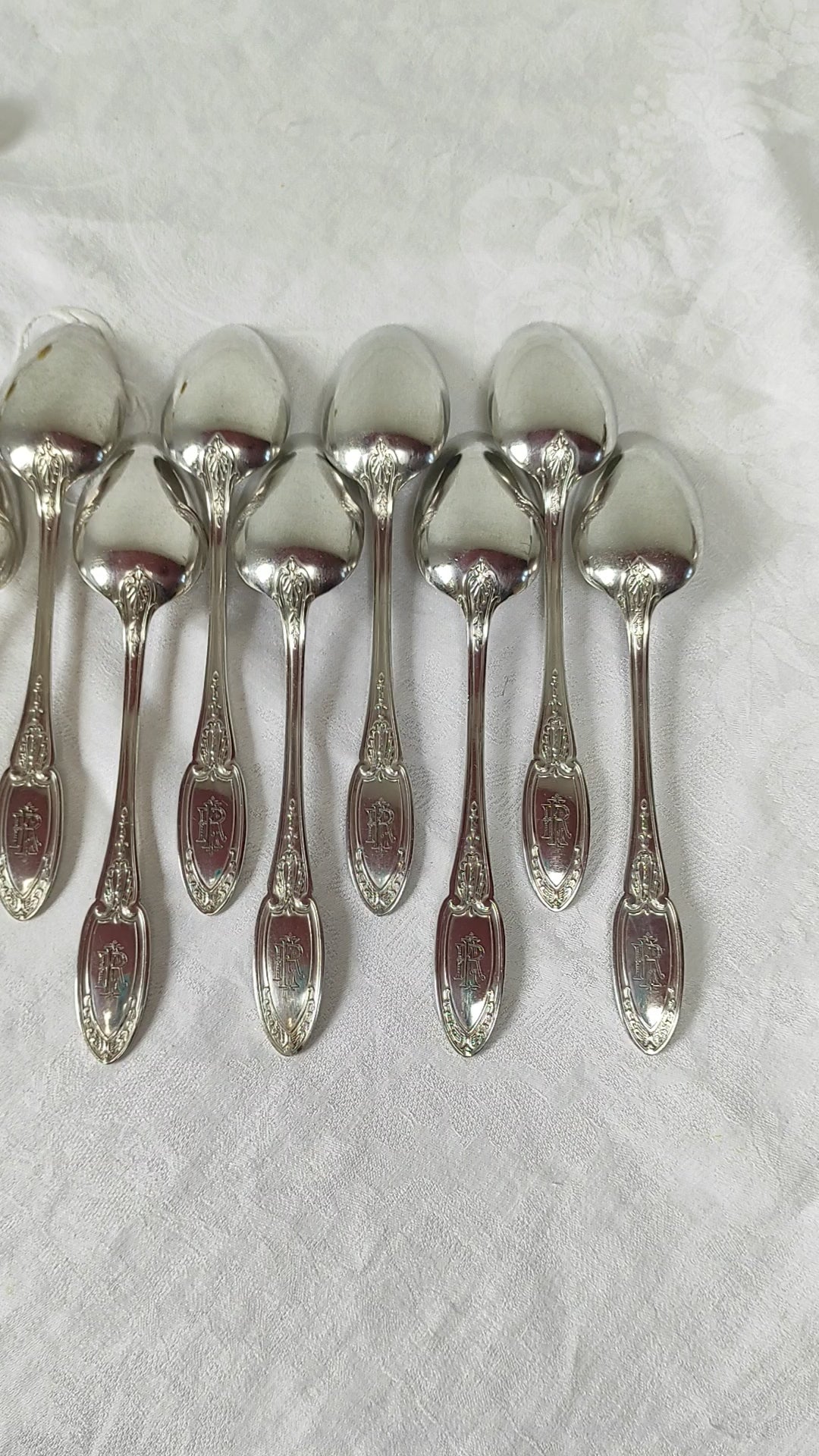 Juego 9 cucharas POSTRE ERCUIS EMPIRE c. 1940 monogramas E.R.