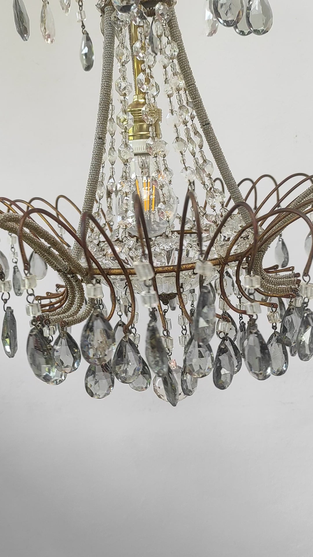 Antiguo chandelier italiano con cristales primera mitad s. XX (44 cm)