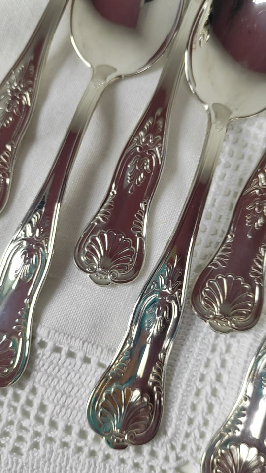 Cubertería de MESA francesa PARA 6 "coquille" c. 1970 (27 PIEZAS). 2 DISPONIBLES