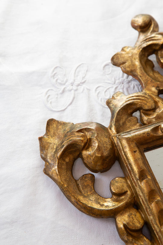 Antiguo espejo francés de madera tallada dorado al oro fino (38,5*29,5 cm)