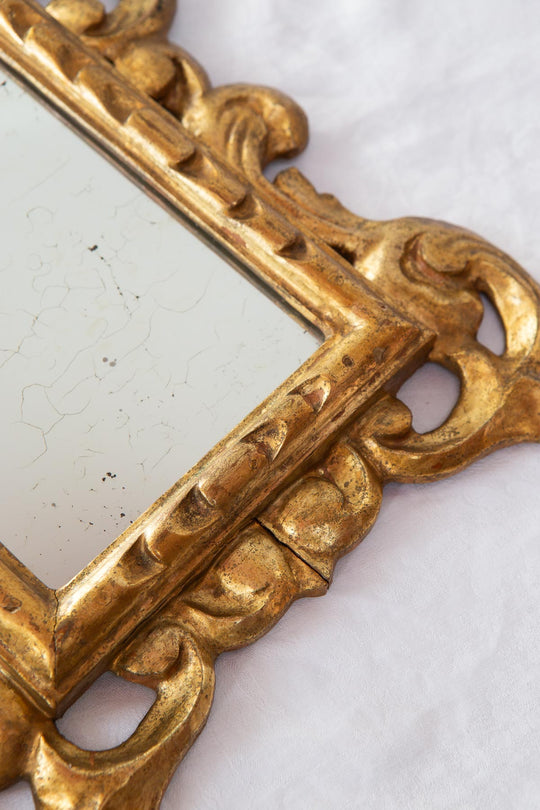 Antiguo espejo francés de madera tallada dorado al oro fino (38,5*29,5 cm)