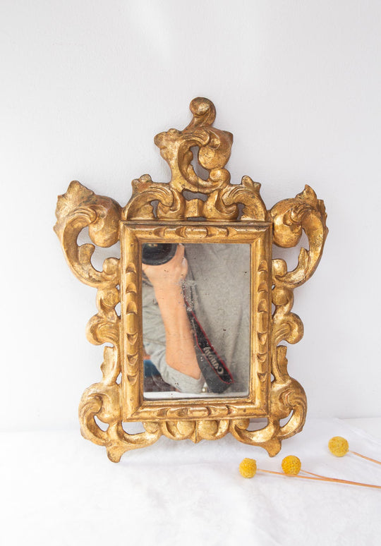 Antiguo espejo francés de madera tallada dorado al oro fino (38,5*29,5 cm)
